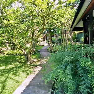 Les Trois Cascades Guest house Uturoa